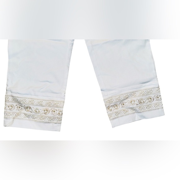 “JM Collection” White and Gold Embroidered Capris Size Large NWT - Picture 5 of 8